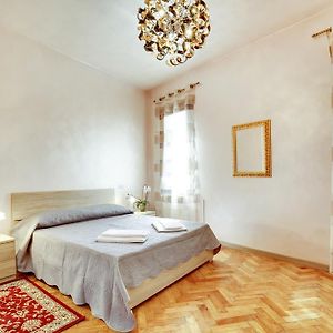 Camera economy con letto king size in edificio annesso